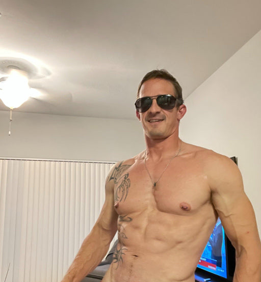 cool hunky muscled fitness trainer bodybuilder big biceps pecs dad daddy dilf
