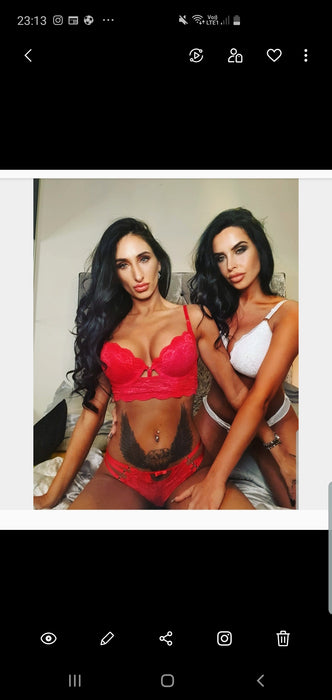 TWOHOTLESBIANS
