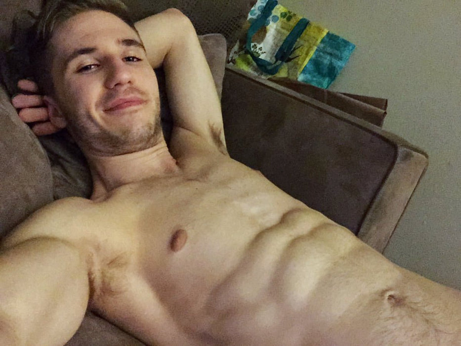 Colton @collegebro4you hottest best Onlyfans with ripped abs hunk